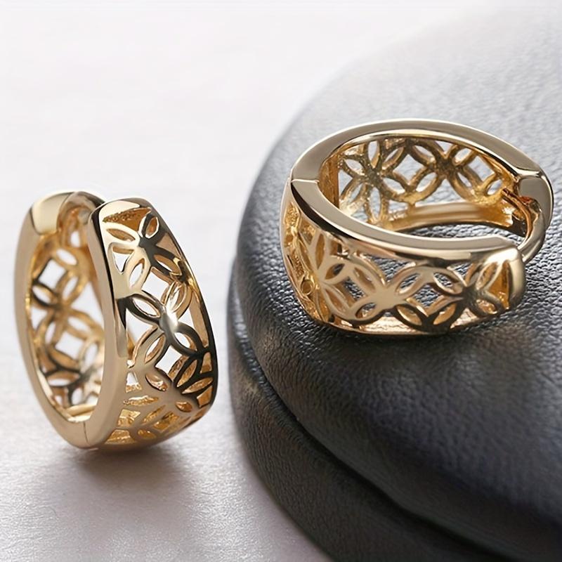 European and American Fashionable Women's Simple Retro Hollow Four Leaf Petal Ear Buckle, Personalized and Creative Exquisite Earrings