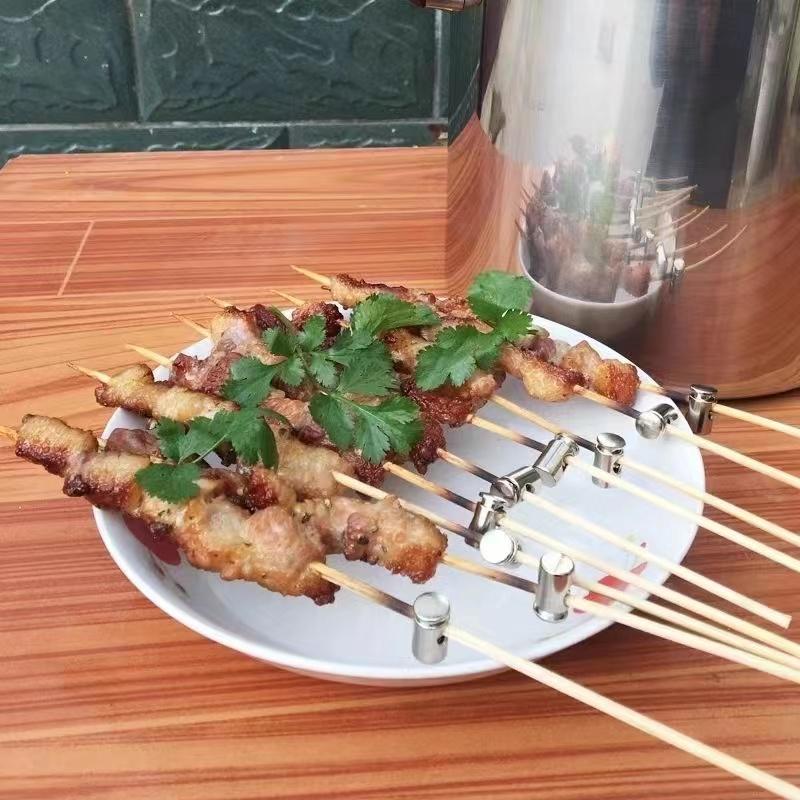 Outdoor-Barbecue Bambusspieß Stahlspieß Clip Metall Hochtemperaturbeständig und Rutschfest Barbecue-Spießhalter