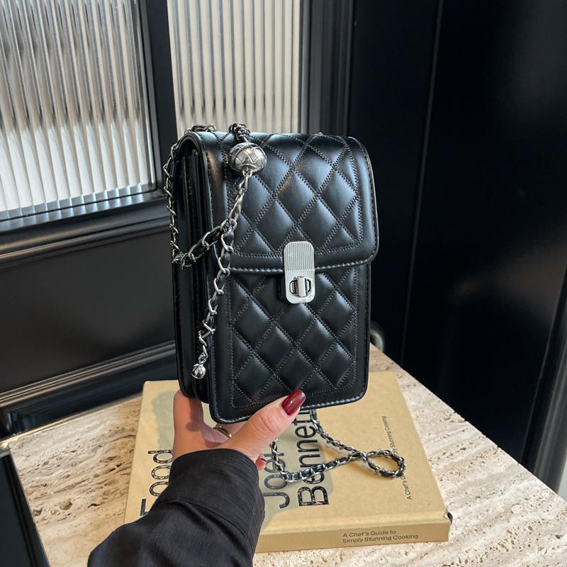 A stylish pure color PU material color mobile phone bag, light and portable, suitable for shopping, parties, commuting.