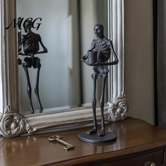 Halloween Candle Holder Skeleton Holder, Gothic Resin Hand With Stable Base And Standing Candlestick Holders for Table Mantel Decor Stand