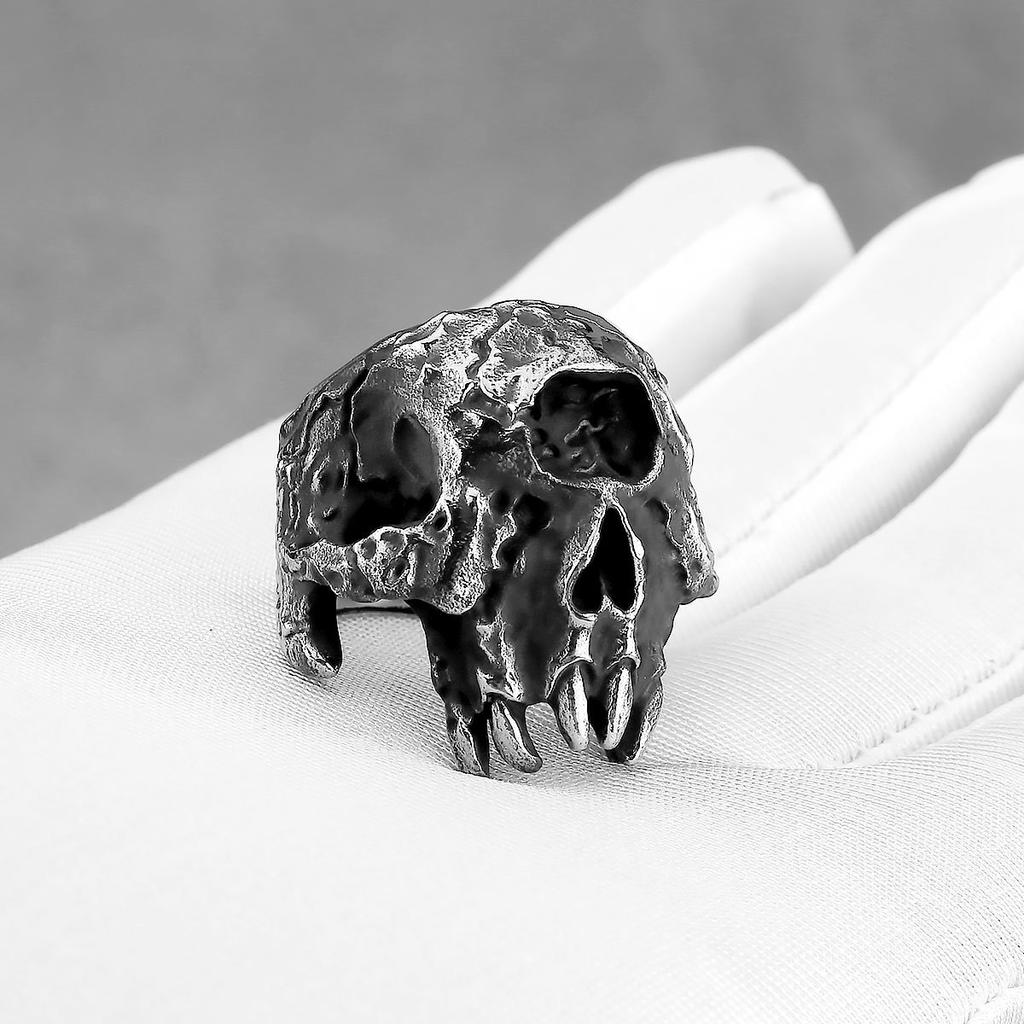 Bague en Métal Cyclope Crâne Antique Rétro pour Hommes Bague en Acier Inoxydable Punk Gothique Rock Hiphop Accessoires Bijoux Faits à la Main Cadeau