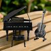 3 Pezzi Strumenti Musicali Miniatura Oggetti di Scena Casa delle Bambole Pianoforte a Coda Mobili Chitarra Violoncello Modello Accessori per Bambole Ornamenti di Simulazione