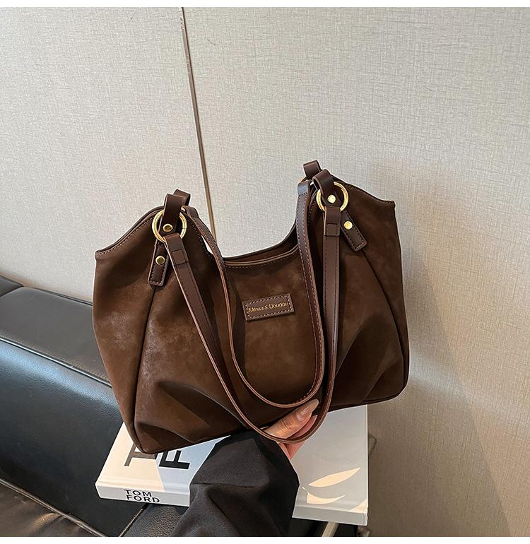 

Large capacity tote bag women s new fashion shoulder bag college student class bag retro commuter armpit bag
