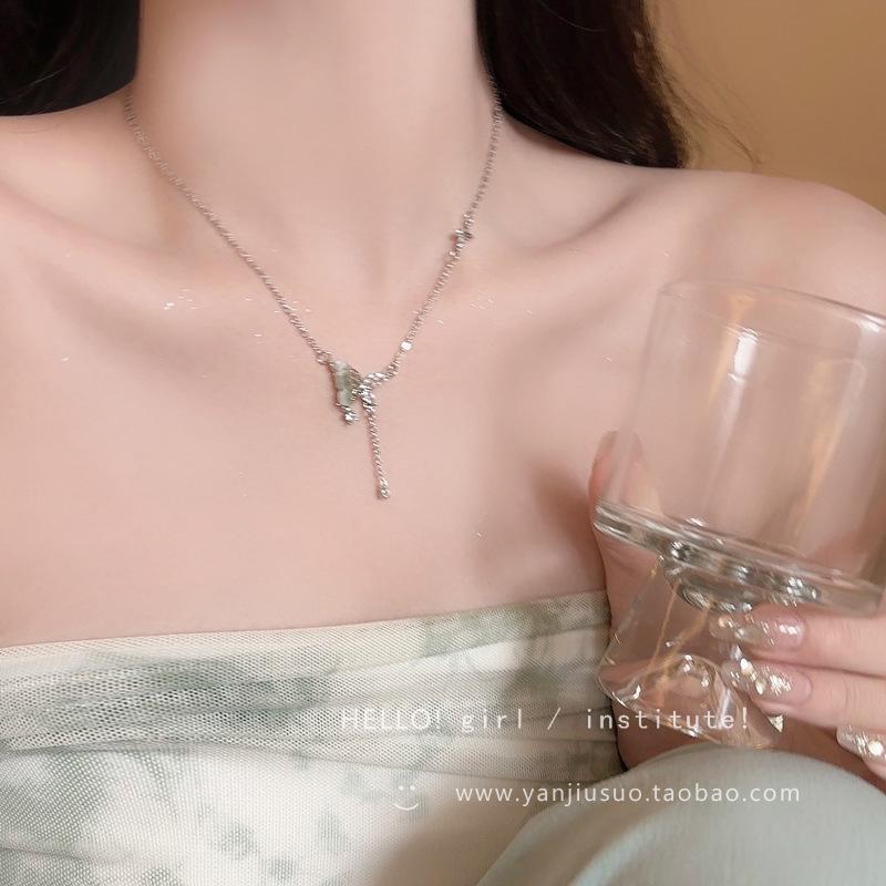 

Элегантное жемчужное ожерелье-чокер с кисточкой и бабочкой - 2025 Легкая роскошь для женщин