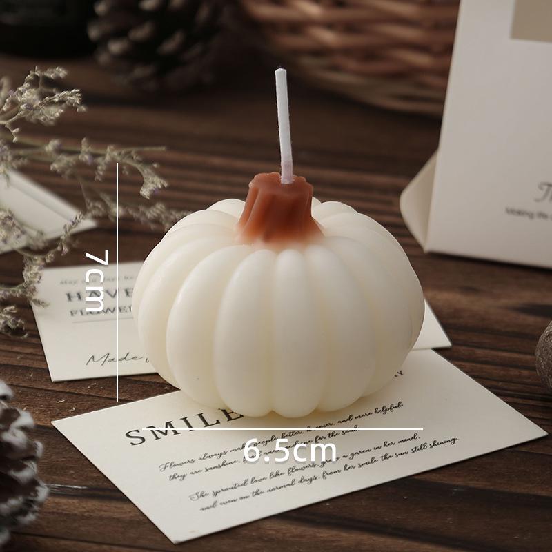 Handmade Pumpkin-Shaped Scented Halloween Candle - Perfect Gift for Creating a Festive Atmosphere