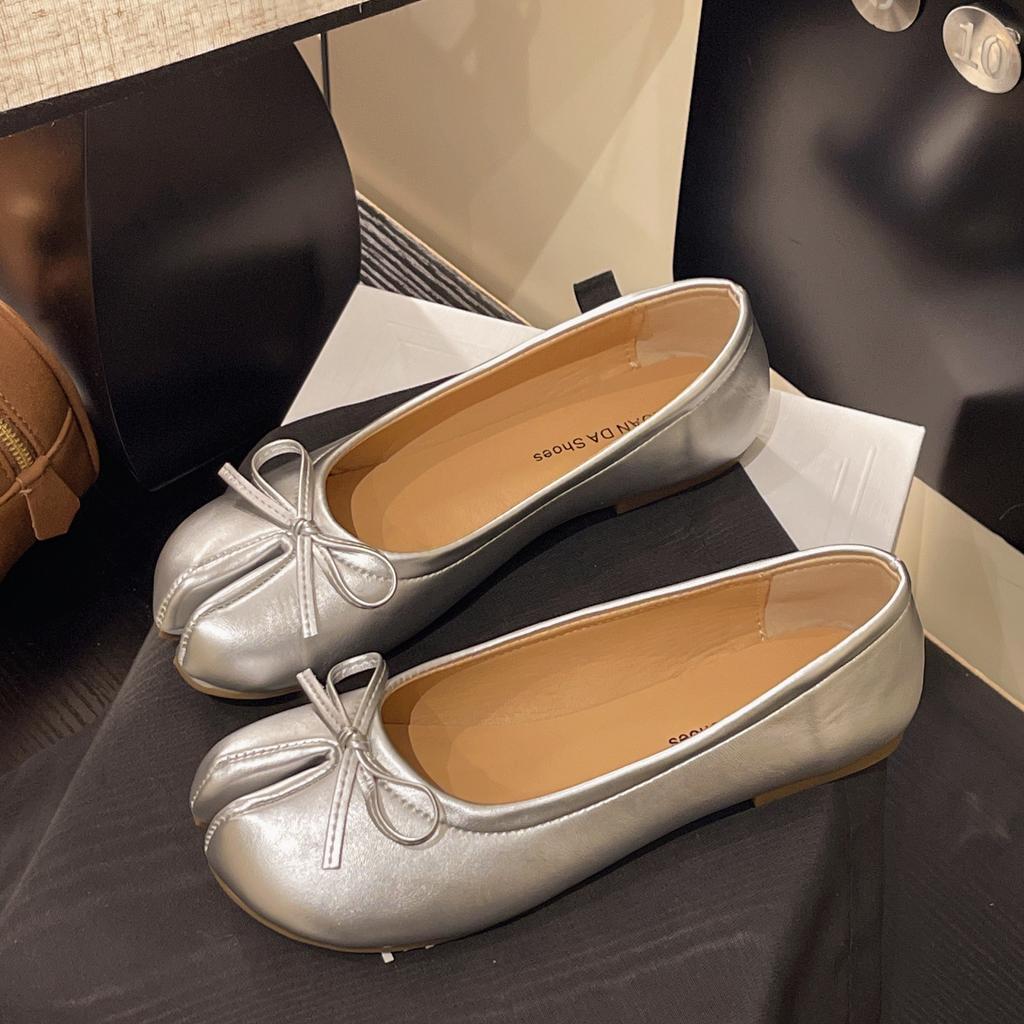 2025 Japansk Stil Tabi Ninja Sko Kvinner Retro Semsket Skinn Flats Delt Hov Tå Båtsko Femme Mary Jeans Mokasiner Ballerinas sko