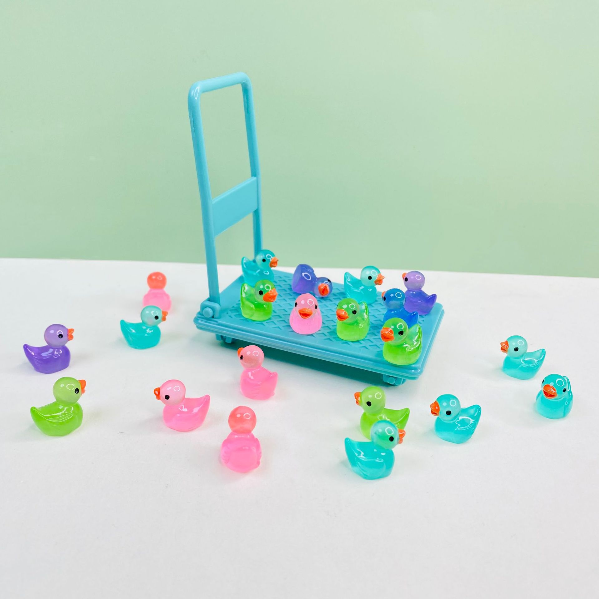 

10Pcs 20Pcs Nightglow Little Duck Cartoon 3D Transparent DO-IT-YOURSELF Phone Case Imaginative Hairpin Jewelry Decoration