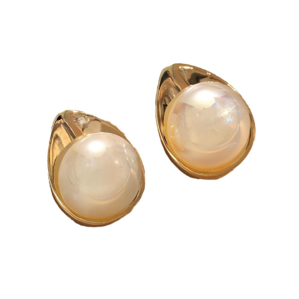 Mermaid Pearl Stud Earrings: Japanese & Korean Style for Women – Trendy Celebrity-Inspired Design