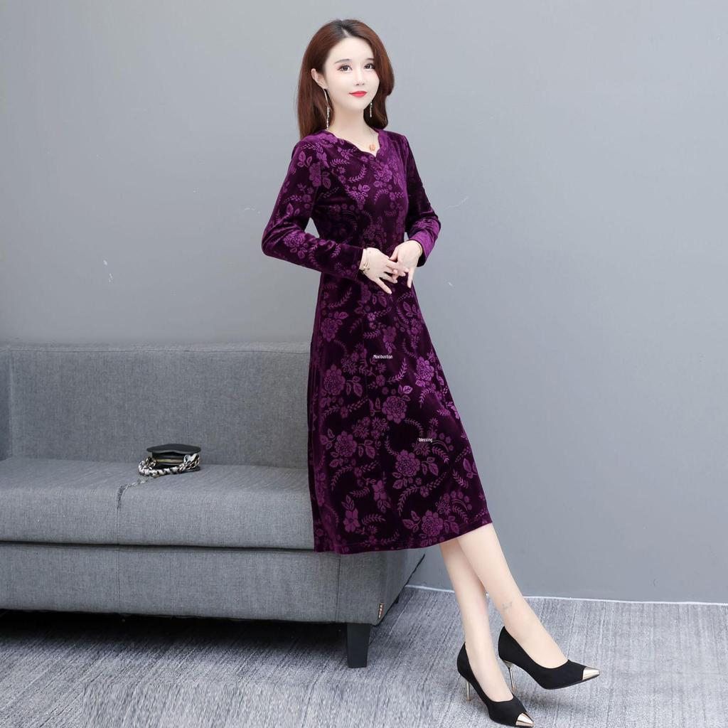 Plus Size Gold Velvet Mid-Length Dress - 2024 Autumn Style for Middle-Aged and Elderly Women