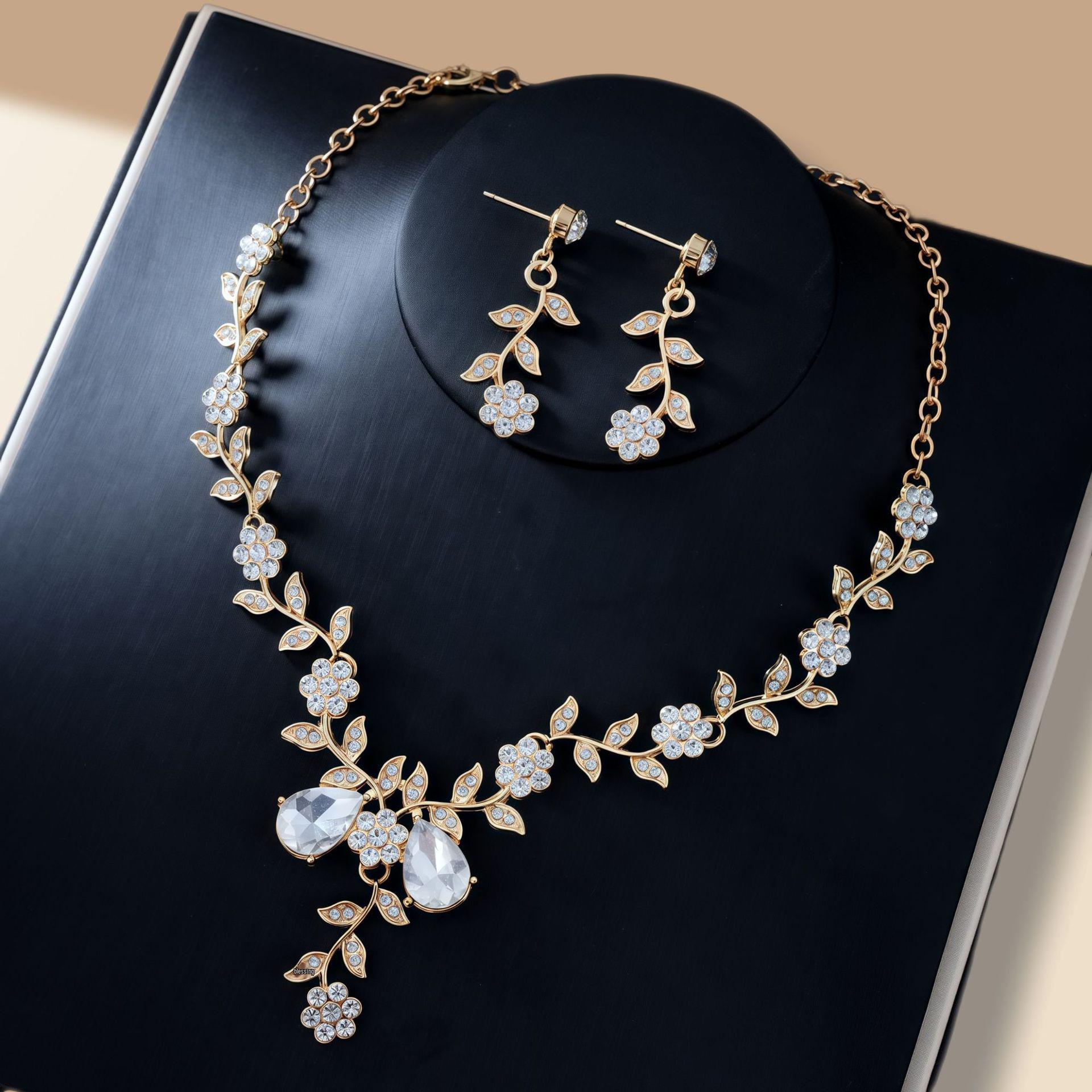 Exquisite Bridal Jewelry Set: Diamond Flower Necklace, Earrings, and Bracelet for Wedding Banquet