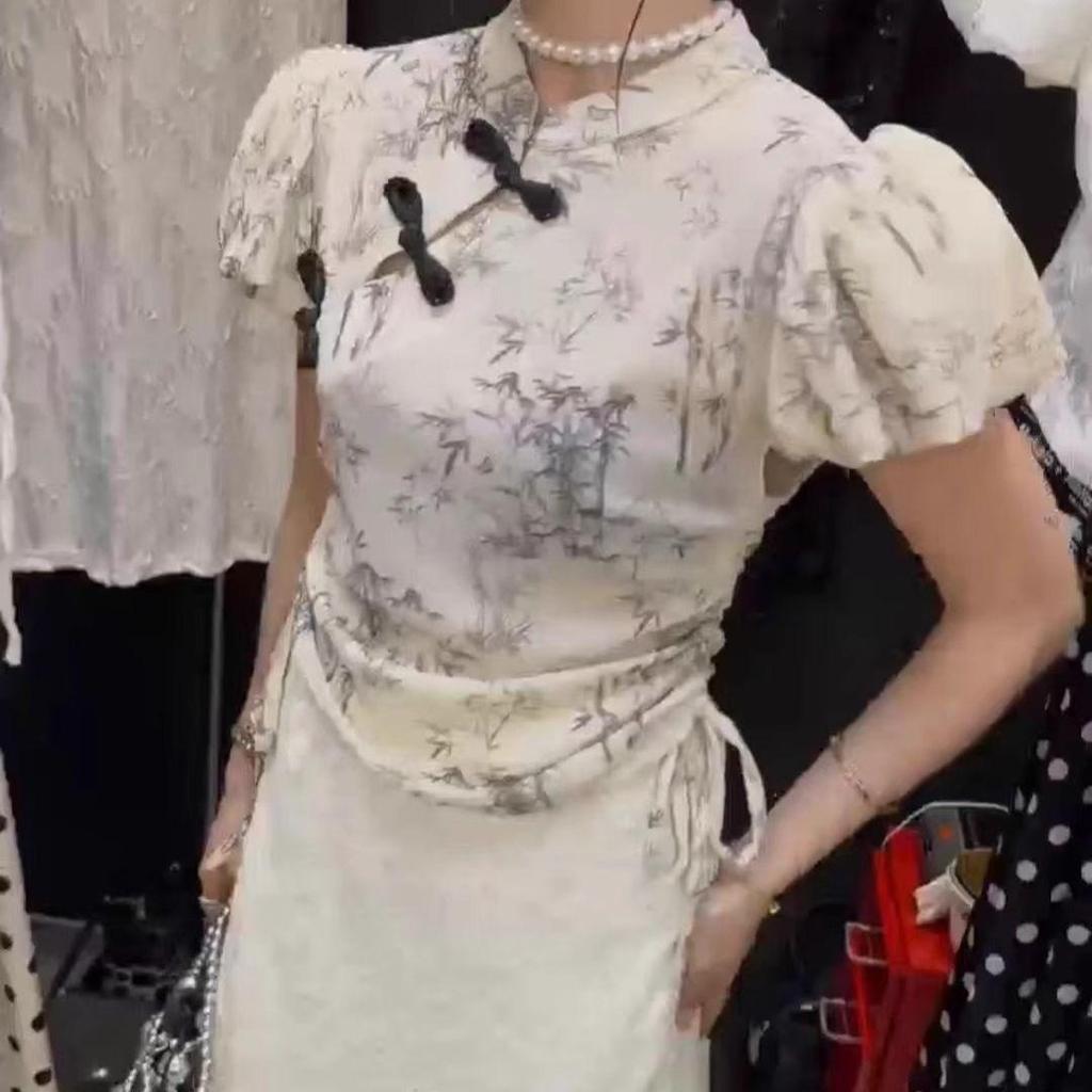 The tops are popular in summer, small and fresh, and the 2025 shirts are summer clothes, and the summer models are irregular.