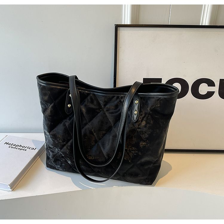 Summer Large Capacity Commuting Bag Women's New Fashionable and Versatile Single Shoulder Tote Bag