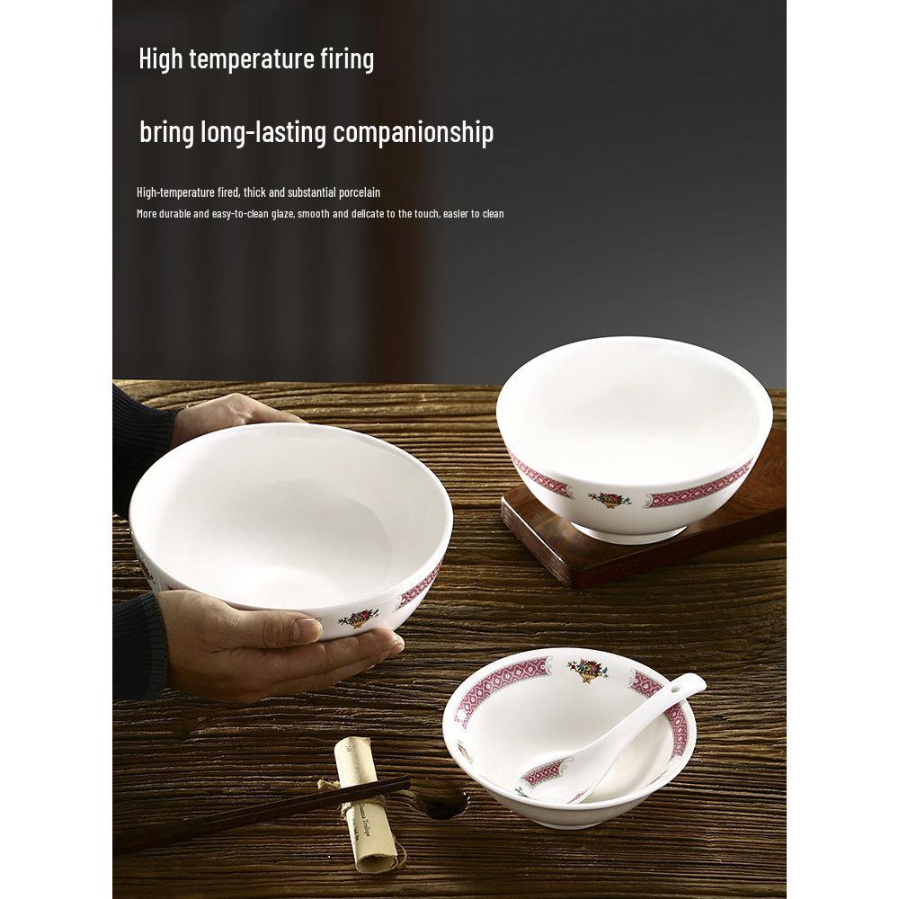 Retro Keramik-Geschirrset im Hongkong-Stil: Teller, Schüsseln und Geschirr für den Haus- und Restaurantgebrauch.