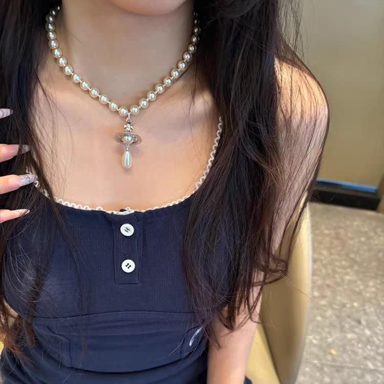 Náhrdelník s perlou ve tvaru slzy císařovny vdovy se 3D přívěskem ve tvaru létajícího talíře