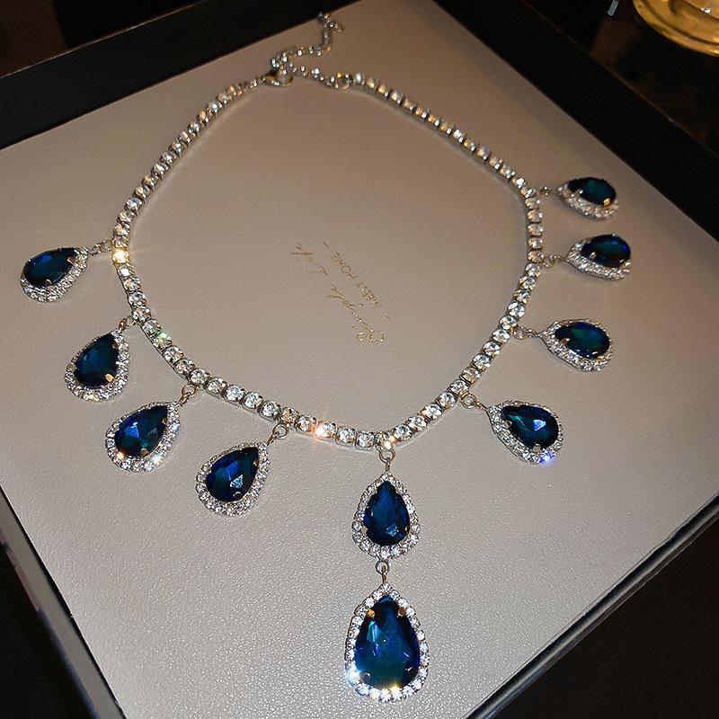 "High-End Luxury Drop Necklace and Earrings Set - European and American Niche Versatile Jewelry"