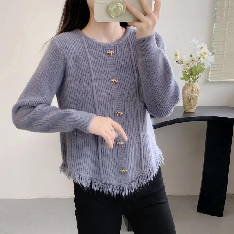 Short Long Sleeved Sweater Top for Women with Spring and Autumn Tassel Design Loose Knit Base Sweater