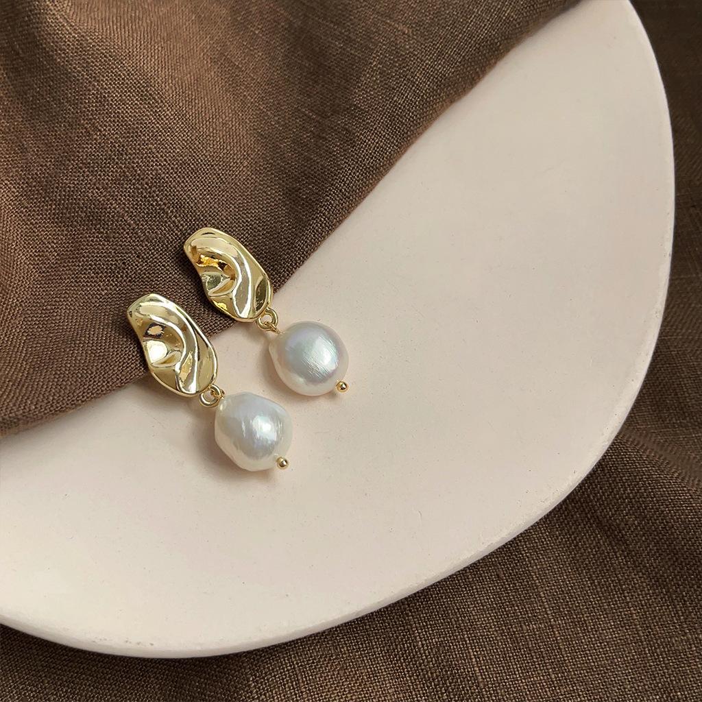 Retro Fashion Oil Drop Earrings for Women, Vintage Niche Elegant Style, High-End Personalized Hypoallergenic Ear Jewelry