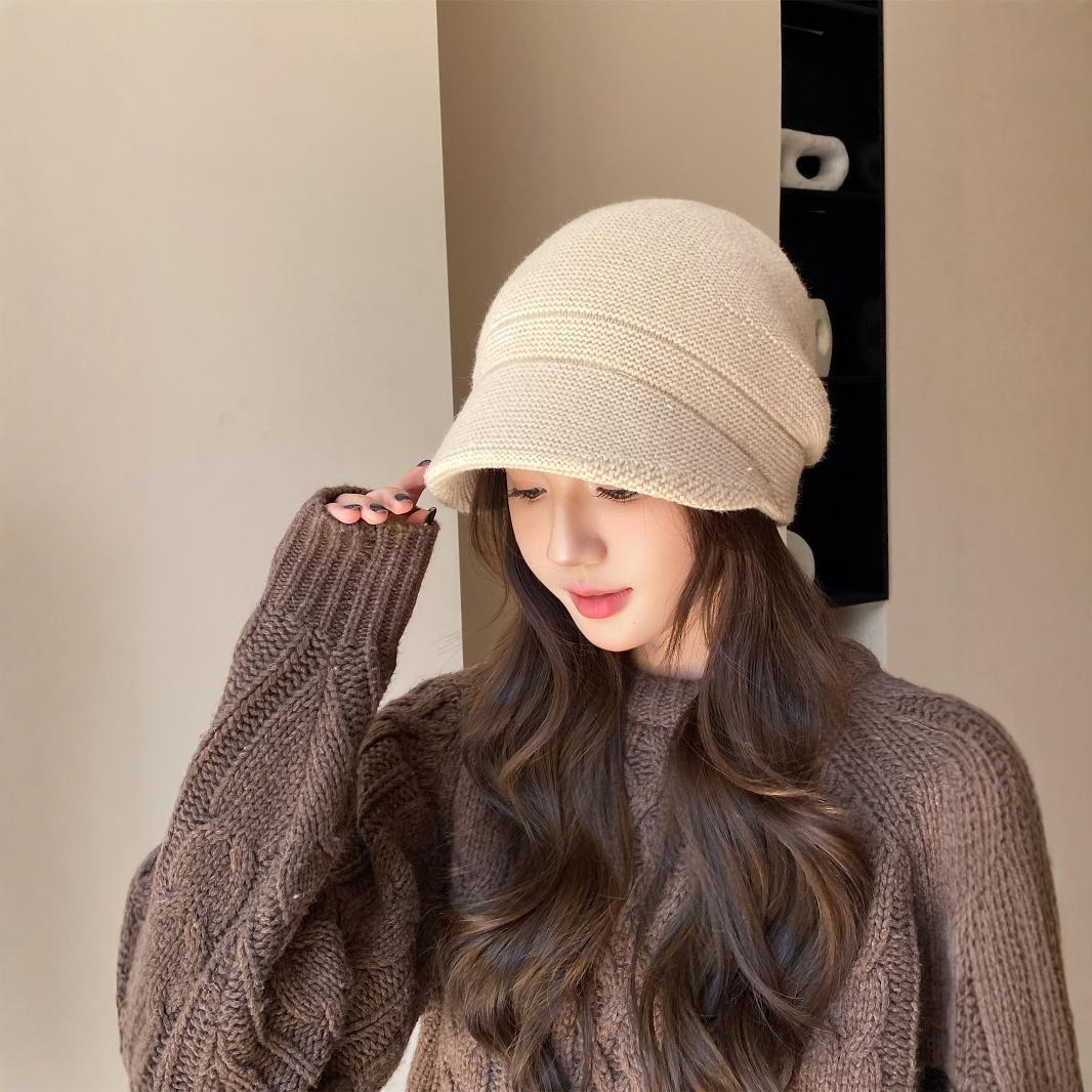 

Женская шерстяная вязаная шапка-утконос в корейском стиле большой окружности - тепло на осень/зиму, дизайн в японском стиле бежевый