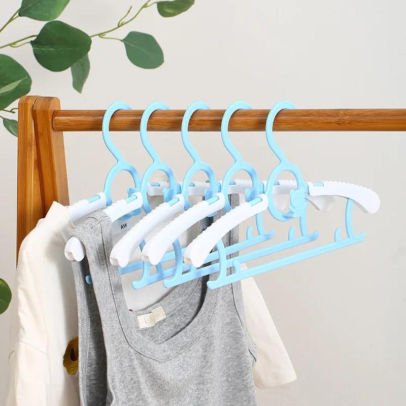New Multifunctional Baby Clothes Hanger Cute Cartoon Design Expandable No Trace Drying Rack Household Appliques Polyester Materi