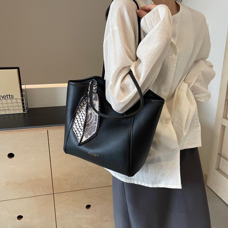Bags Women's Tote Bags Large Capacity Winter 2025 New Casual Versatile Shoulder Bags College Students Class Commuter Bags