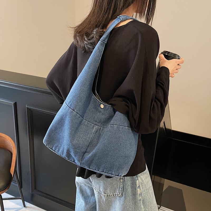 Classic Denim Hobo Bag – Stylish & Durable Shoulder Tote for Women, Perfect for Everyday Use