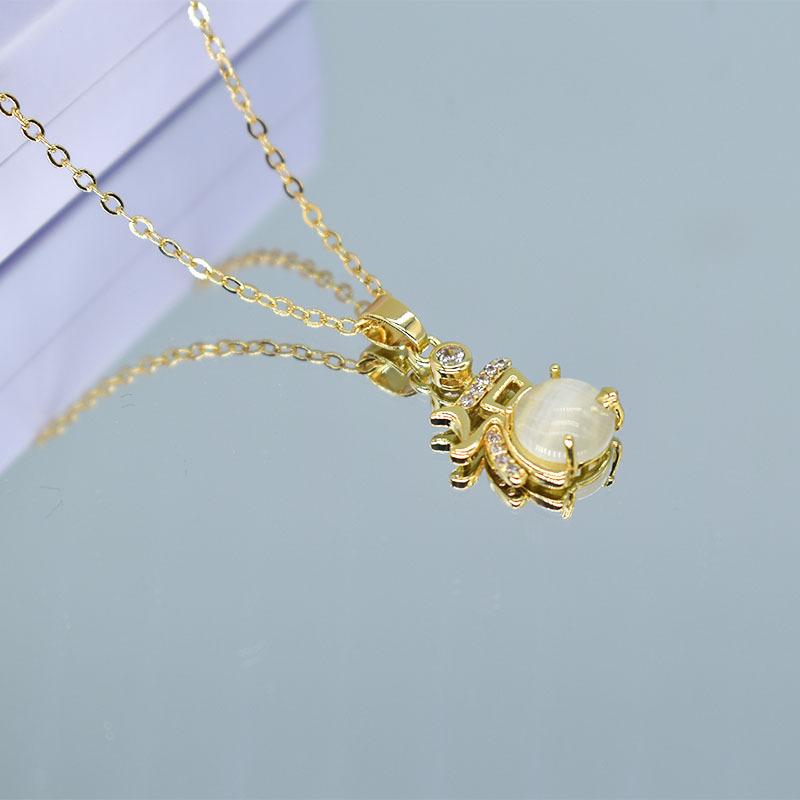 Simple Retro High-End Golden Blessing Pendant Necklace Female Tide Cold Wind Collarbone Chain