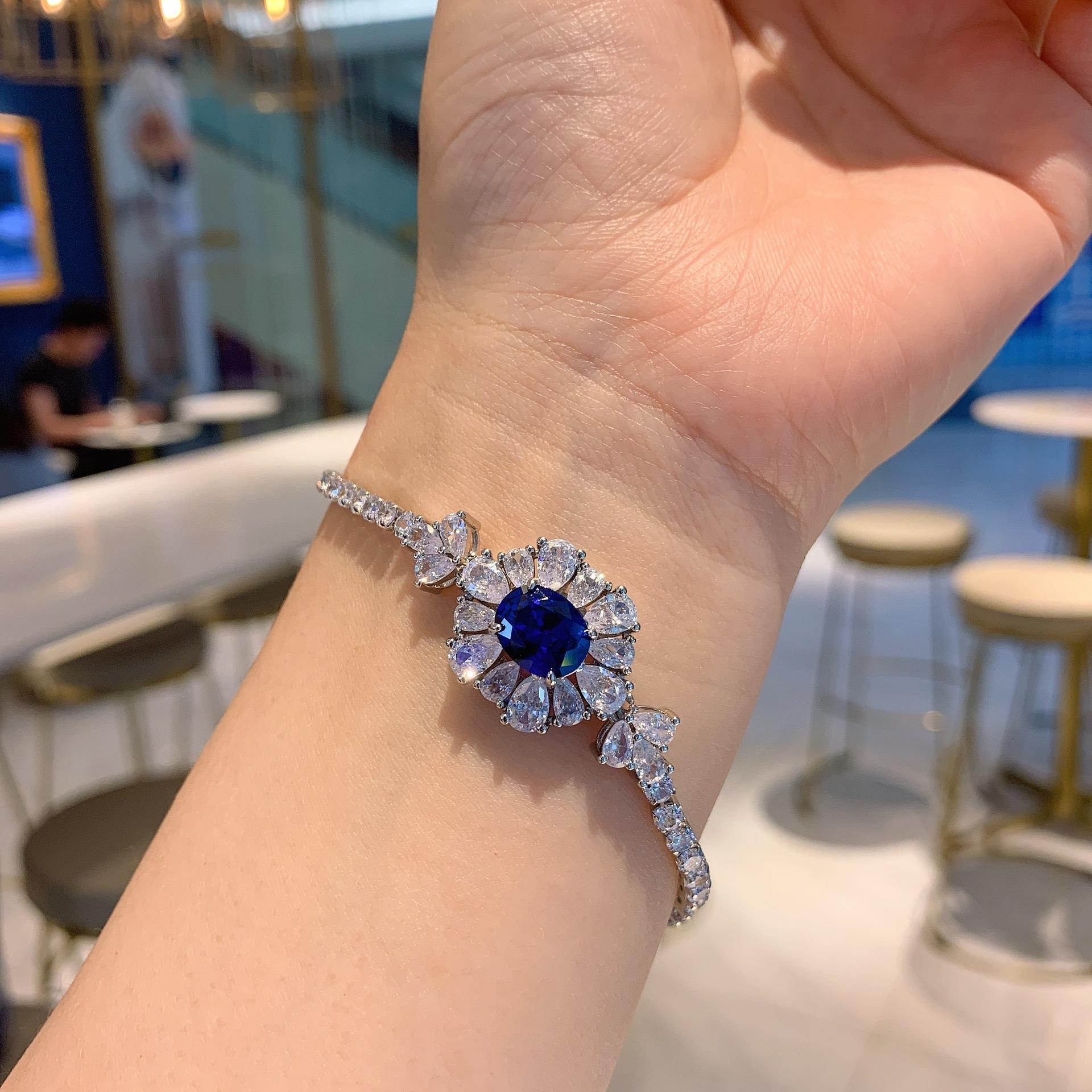 

Ювелирные изделия Ретро Имитация цвета Сокровище Браслет Узор Роскошные Инкрустированные Ювелирные изделия Главный камень 8 * 10