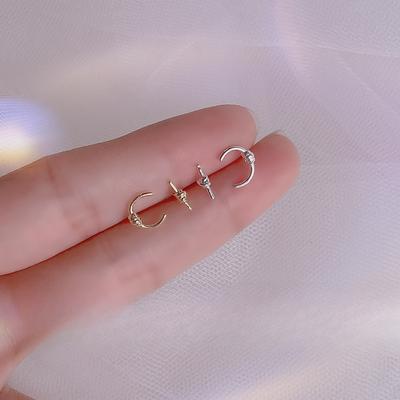 Tempérament Boucles d'oreilles Célébrité Internet Féminin Sens du Design Boucles d'oreilles Bijoux Simples Petites Boucles d'oreilles Puces
