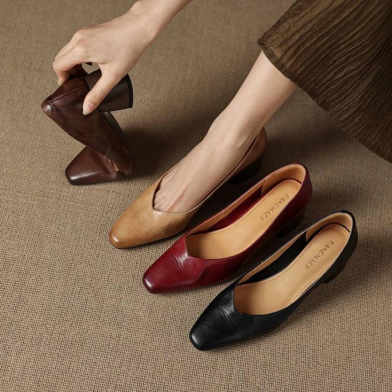 New women's thick heel large size women's shoes casual solid color leather square head single shoes one pedal four seasons wear cowhide single shoes