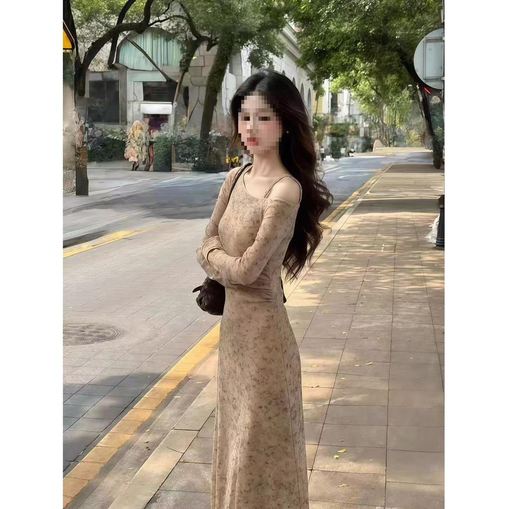 New Autumn and Winter Sexy Slanted Shoulder Long-sleeved Dress Women's Waist and Thin Slim Temperament Long Dress Picture Color
