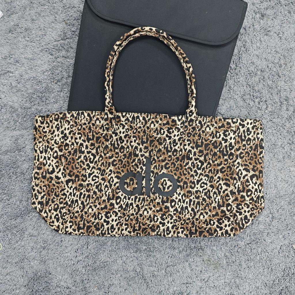 Yoga Bag, Celebrity Style, Large-capacity Canvas Bag, Handbag for Commuting and Shopping, Sports and Fitness Tote Bag