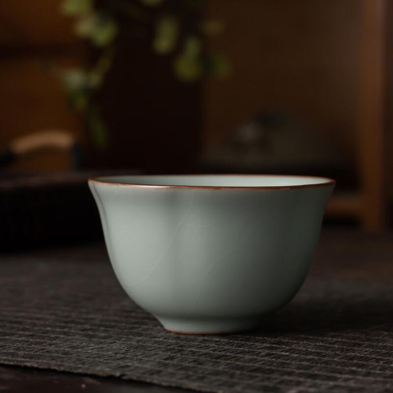

Shangqi Celadon Mallow-Shaped Master Tea Cup