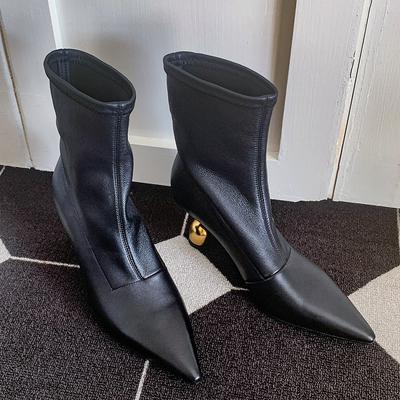 Modische Allround-Stiefeletten Damen 2025 Neues Nischendesign Spitze Zehenpartie Schaft Speziell geformter Absatz Skinny Stretch-Stiefel