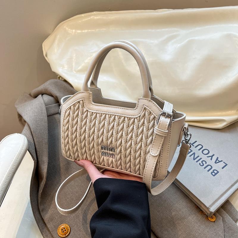 

Niche design casual personality small square bag fashion trend new bag women s 2025 autumn and winter shoulder messenger bag белый
