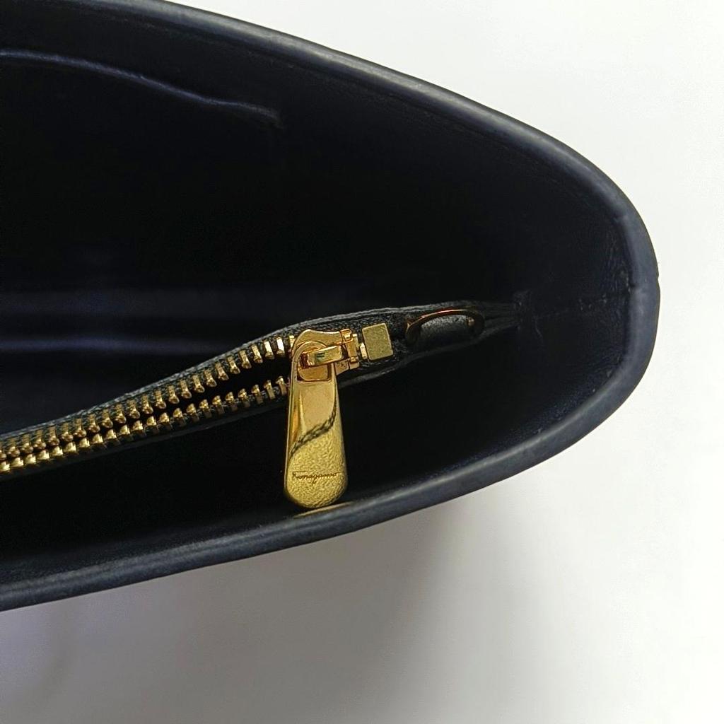 [Pre-Owned] Trifolio Commuter Solid Color Gold Buckle Leather Chain Shoulder Bag - Good #1QQ57HR