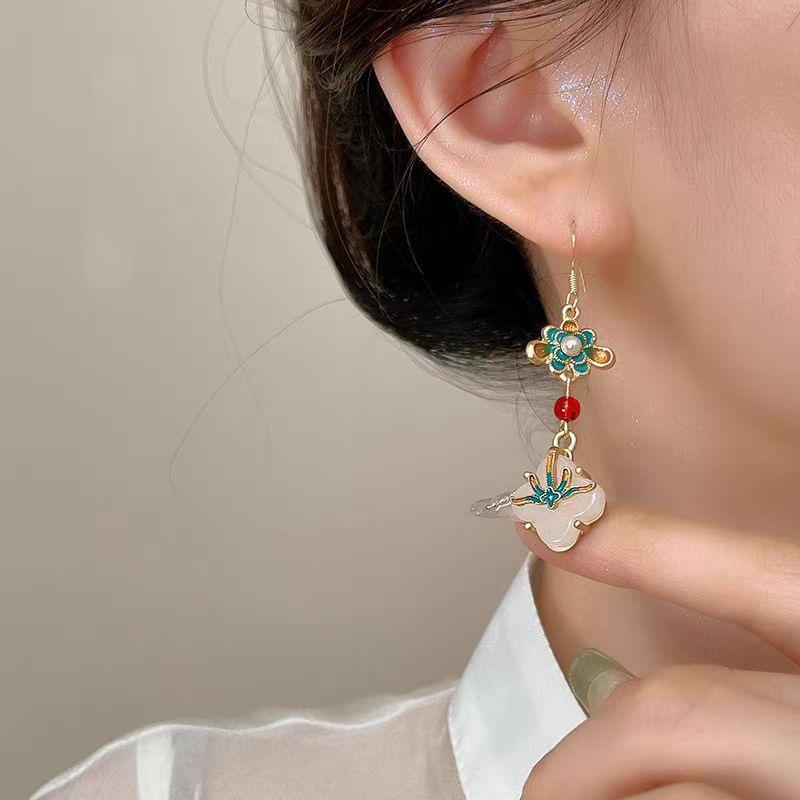 Elegant Enamel Flower Hanfu Tassel Earrings: Retro Style & Trendy Design
