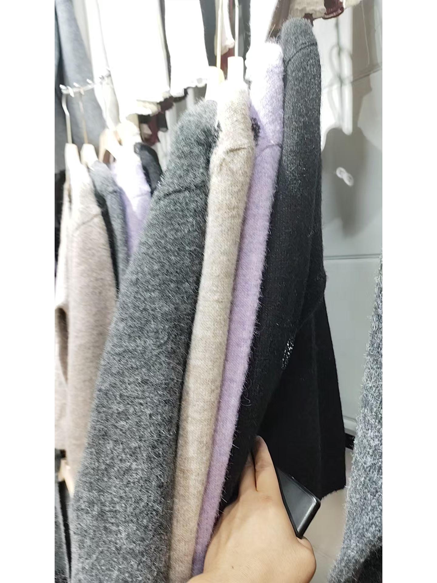 

2025 Autumn/Winter Korean Style V-Neck Heart Sequin Knit Cardigan for Women One Size [80-140]