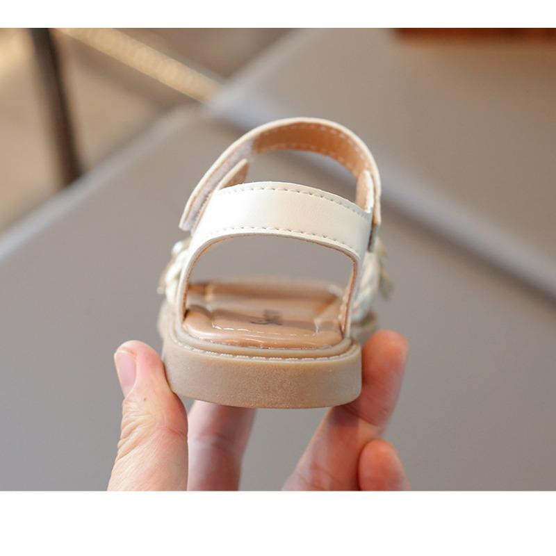 Girls' shoes, children's floral princess sandals, summer baby beach soft-sole walking shoes.
