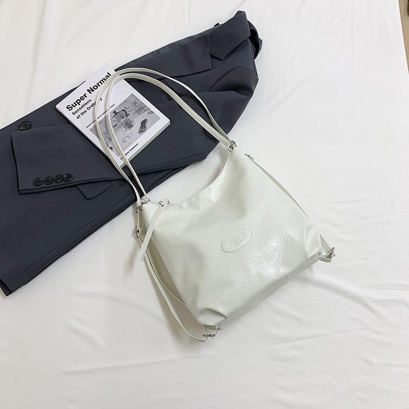 Stylish And Spacious Korean Style Large Capacity Tote Bag For Women In Trendy Colors