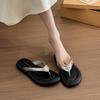 French Xiaoxiangfeng thick-soled sandals women's outer wear in the summer of 2025 new simple with skirt flip-flops
