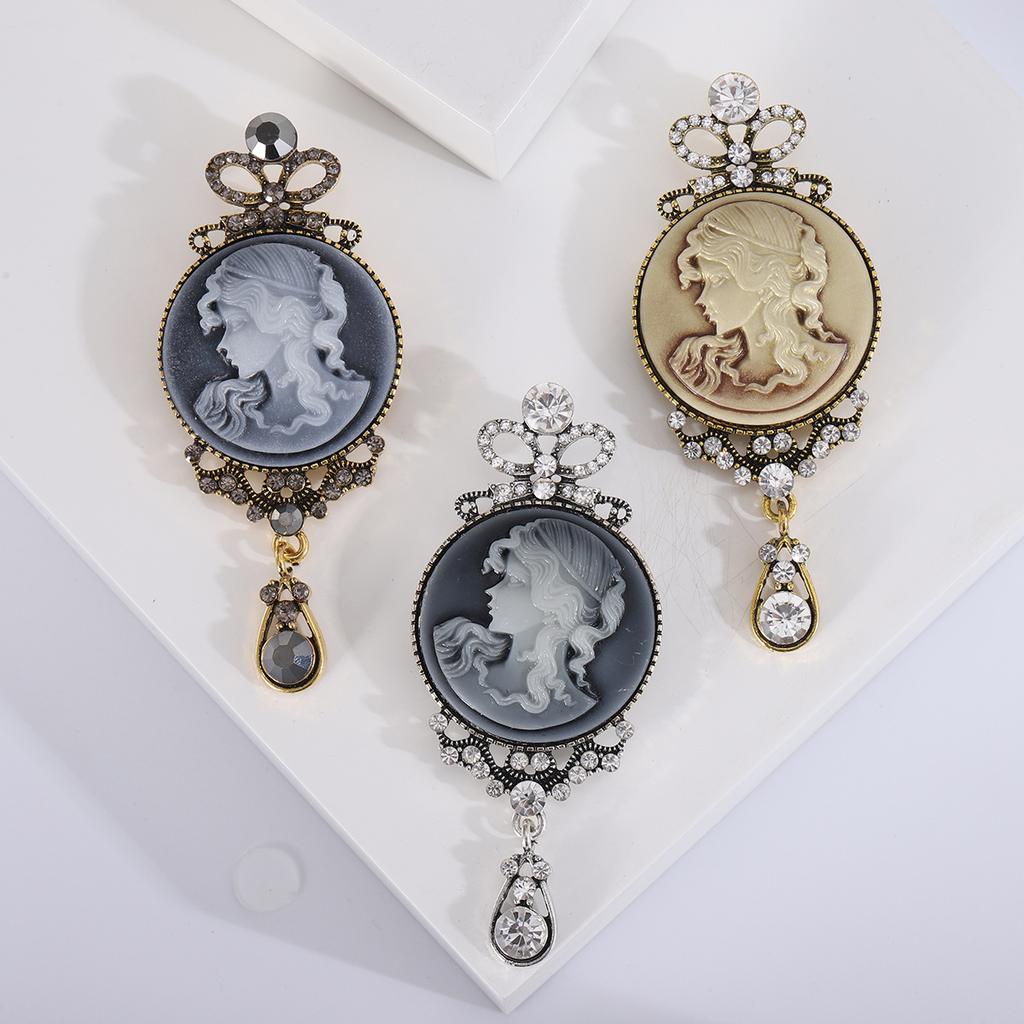 Vintage Lady Head Badge for Women Rhinestone Classic Girl Figure Party Office Brooch Pin Jewelry Gift
