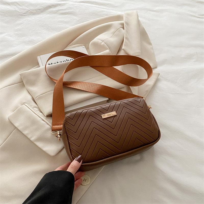 Women's Bag 2025 New Wavy Small Square Bag Embossed Camera Bag Casual Shoulder Bag Hair High Sense Internet Celebrity
