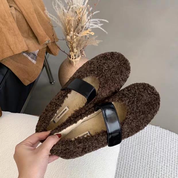 In the Autumn and Winter of 2025, the New Fashionable and Versatile Flat-bottomed One-word Belt, Doudou Shoes, Velvet Warm Single Shoes, Mao Mao 