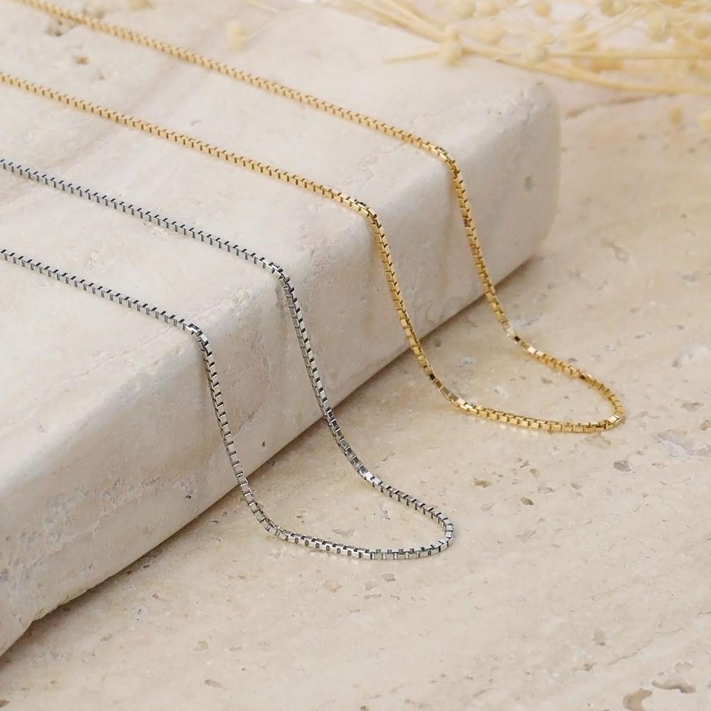 Lara Christie Platinum Chain Approximately Up To Adjustable Necklace, Pt850, Venetian, 0.68mm Wide, 2.04g, 45cm, Length, Lc97-0058