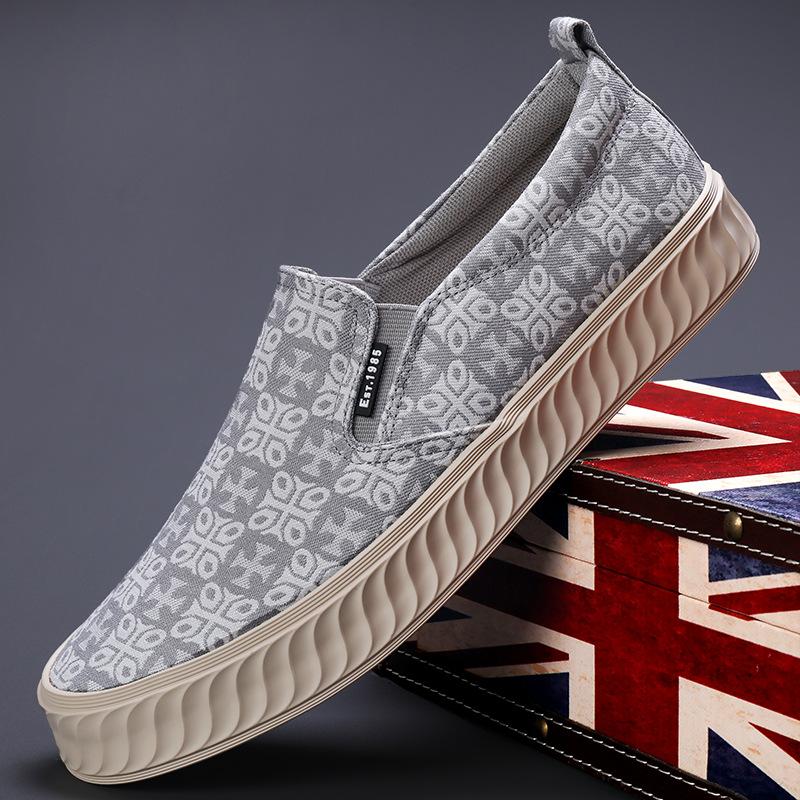 Summer New Men's Shoes Fashion Joker Casual Men's Canvas Shoes Comfortable Flat-bottomed Lazy Men's Shoes.