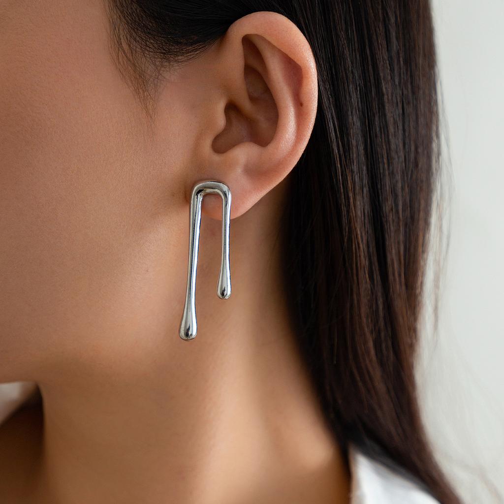 Geometric Cold Wind Metal Liquid Lava Stud Earrings Design Sense Curved Water Drop Earrings