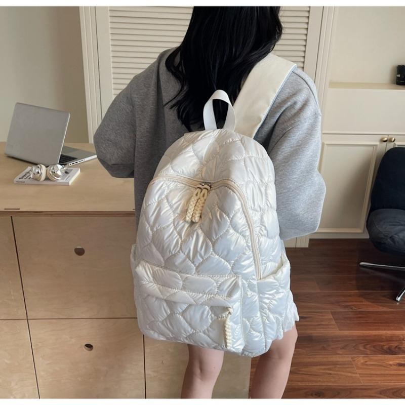 Simple Design Quilted Backpack Casual Daily Backpack for Women Lightweight Classic Style Ideal for School Travel Commute and Fashion Outfits