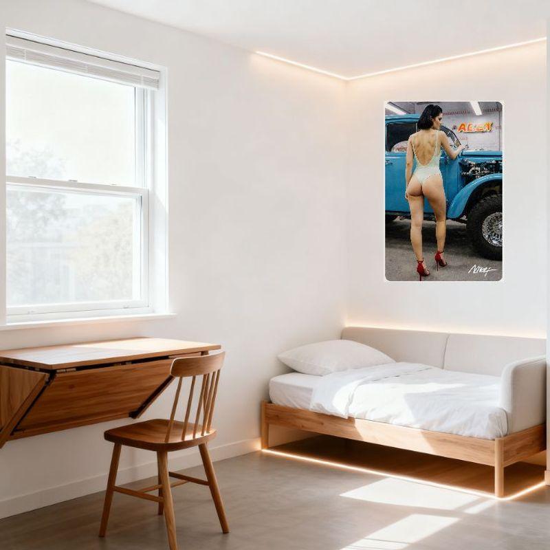 Seksowny body bez pleców dla kobiety z vintage niebieską ciężarówką, otwartą maską, blaszany znak, metalowy plakat - Dekoracja ściany domu, baru, kawiarni, Moda Samochód - R