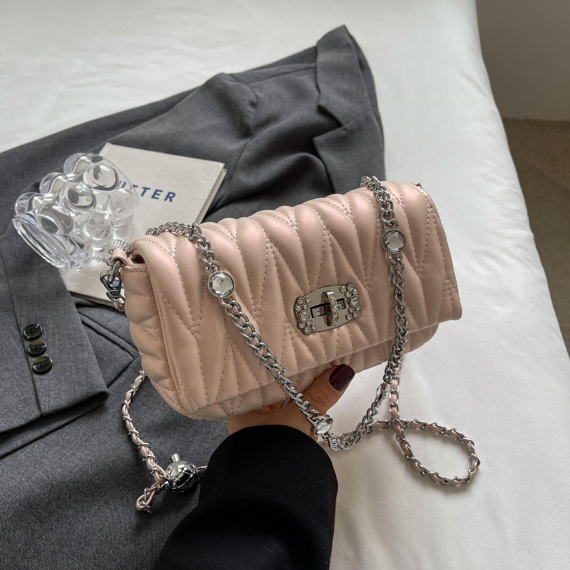 

Сумка женская новая летняя ниша 2024 года в моде ромбовидная маленькая квадратная сумка текстура простая повседневная сумка-мессенджер