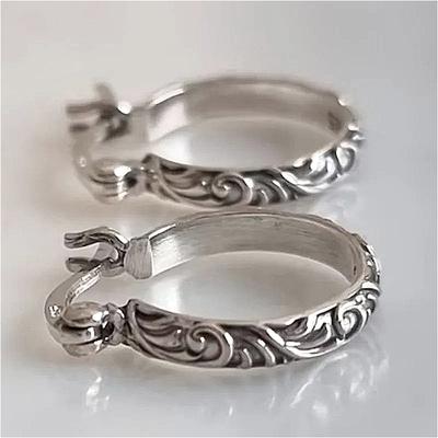 Vintage Scroll Pattern Relief Silvery Plated Hoop Earrings for Women Classical Elegant Jewelry Accessories Perfect Festival Gift